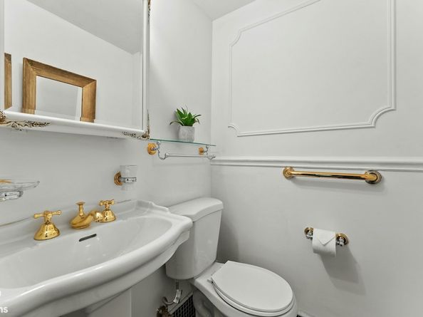 169 East 69th Street 2B, New York NY 10021