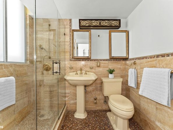 169 East 69th Street 2B, New York NY 10021