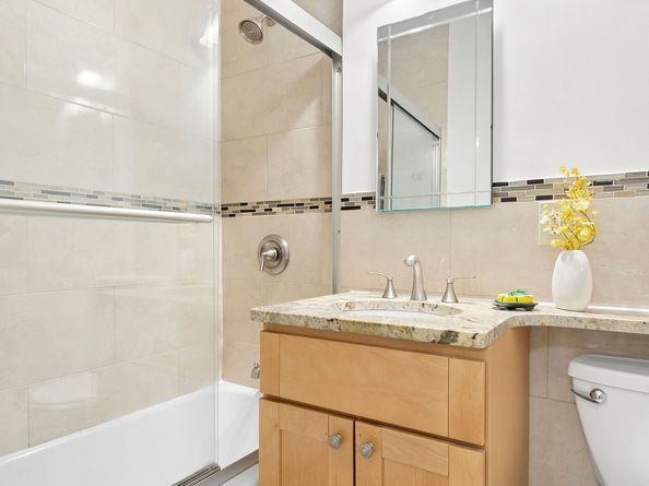301 East 22nd Street 10B, New York NY 10010