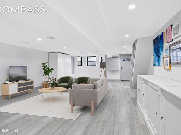 186 East 32nd Street, Brooklyn NY 11226