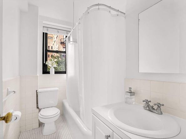 235 East 22nd Street 8B, New York NY 10010