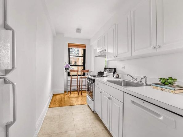 235 East 22nd Street 8B, New York NY 10010