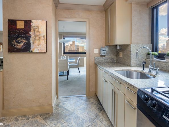 1725 York Avenue 15D, New York NY 10128