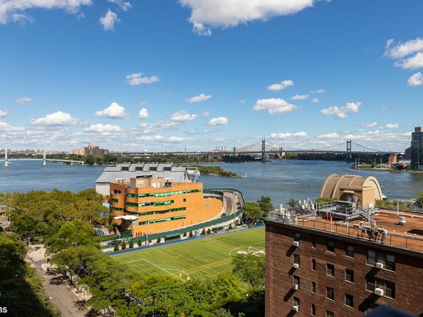 1725 York Avenue 15D, New York NY 10128