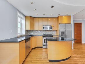 139-09 84th Drive 605, Queens NY 11435