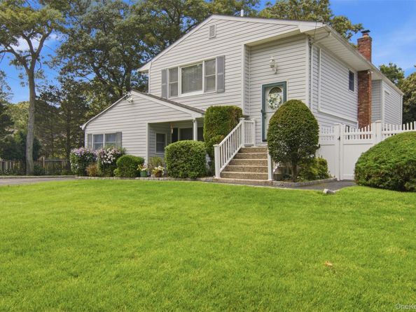 224 Holbrook Avenue, Ronkonkoma NY 11779
