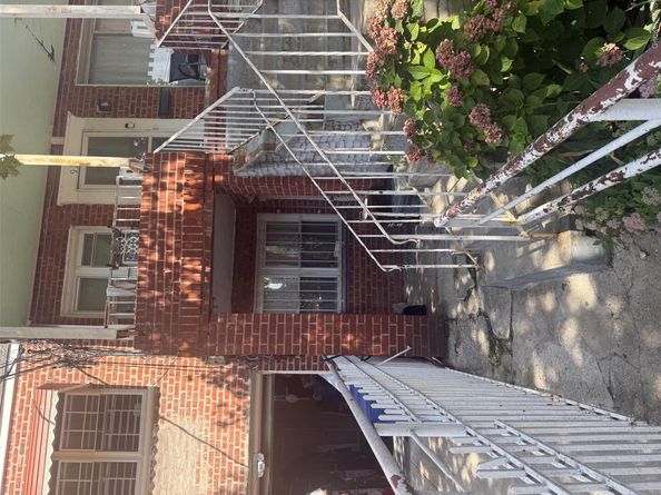 925 E 227th Street, Bronx NY 10466