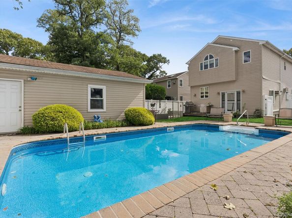122 Commonwealth Avenue, Merrick NY 11566