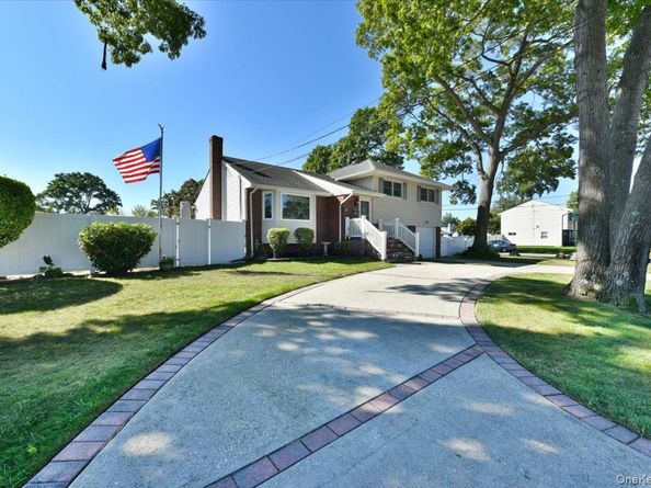 283 W Gates Avenue, Lindenhurst NY 11757