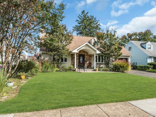 22 Bryce Avenue, Glen Cove NY 11542