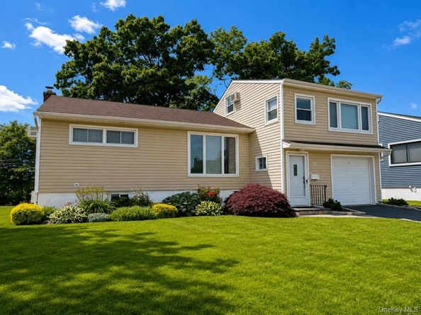 32 Elderberry Lane E, Valley Stream NY 11581