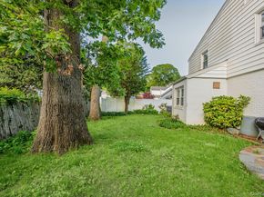 14 Chelsea Court, Freeport NY 11520