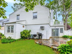 14 Chelsea Court, Freeport NY 11520