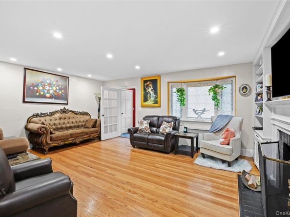 14 Chelsea Court, Freeport NY 11520