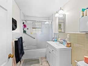 14 Chelsea Court, Freeport NY 11520