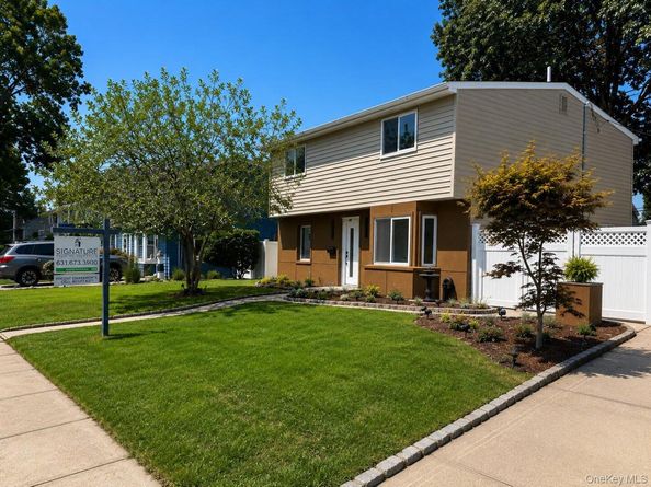 40 Buttercup Lane, Levittown NY 11756