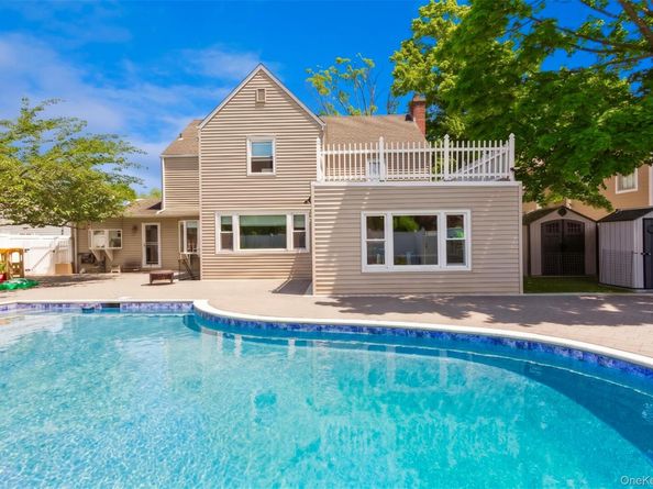 1566 Pebble Lane, Hewlett NY 11557