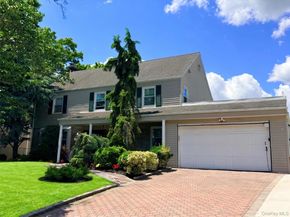 1566 Pebble Lane, Hewlett NY 11557