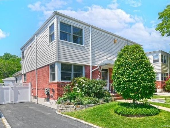 6720 211th Street, Oakland Gardens NY 11364