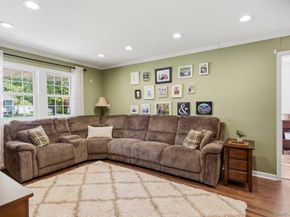 10 Hollingwood Drive, Coram NY 11727