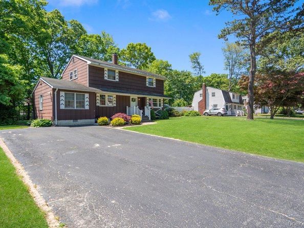 10 Hollingwood Drive, Coram NY 11727