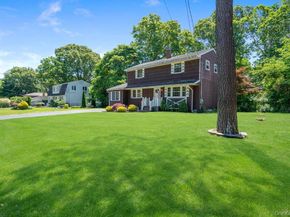 10 Hollingwood Drive, Coram NY 11727