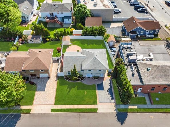 2297 Arby Court, Wantagh NY 11793