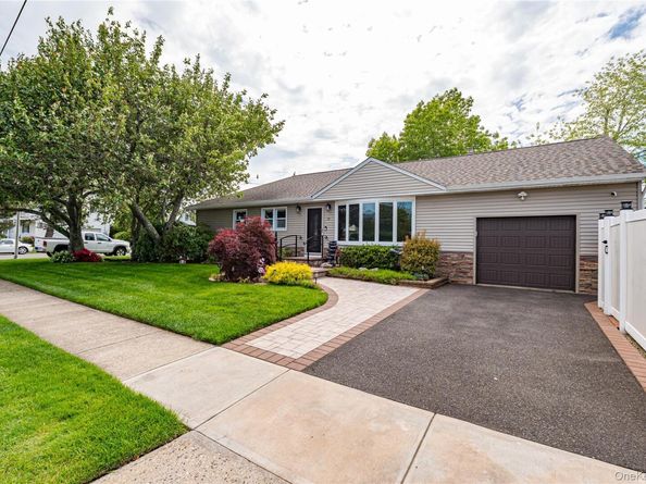 19 Buchanan Avenue, Amity Harbor NY 11701
