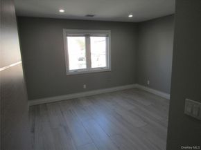 89 Kenneth Place, New Hyde Park NY 11040