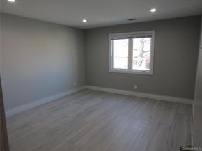 89 Kenneth Place, New Hyde Park NY 11040