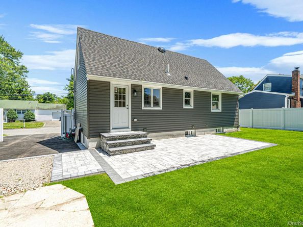 14 Reizen Avenue, Centereach NY 11720