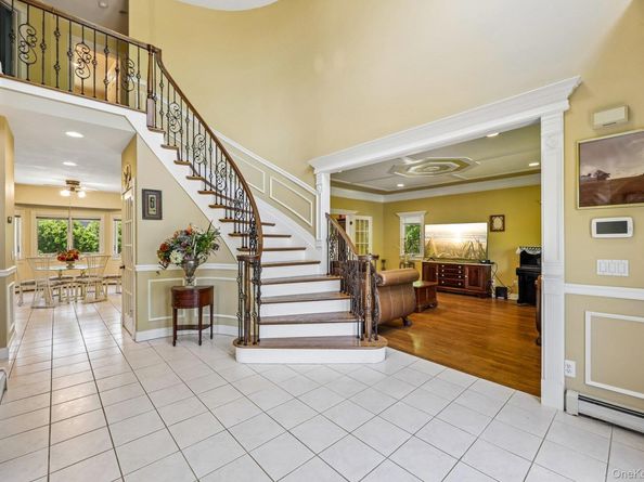 4 Penn Court, East Setauket NY 11733