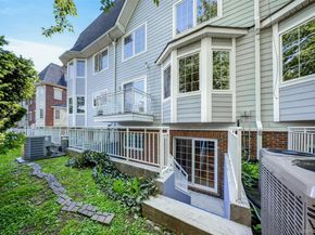 343 Soundview Lane, College Point NY 11356