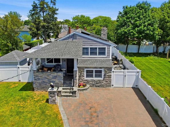 732 S 5th Street, Lindenhurst NY 11757