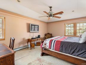 26 Quaker Lane, Farmingdale NY 11735
