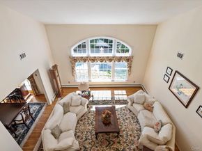 26 Quaker Lane, Farmingdale NY 11735