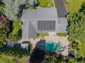 26 Quaker Lane, Farmingdale NY 11735