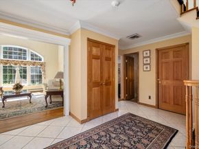 26 Quaker Lane, Farmingdale NY 11735