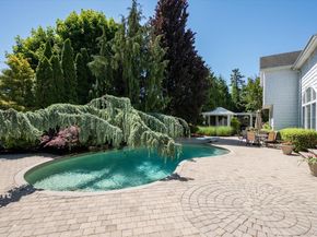 26 Quaker Lane, Farmingdale NY 11735