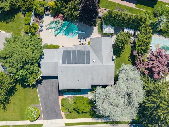 26 Quaker Lane, Farmingdale NY 11735