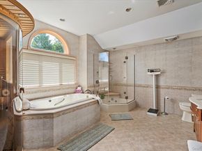 26 Quaker Lane, Farmingdale NY 11735