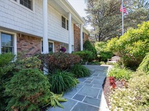 26 Quaker Lane, Farmingdale NY 11735