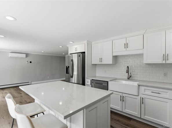 26 Halfcircle Drive, Holbrook NY 11741