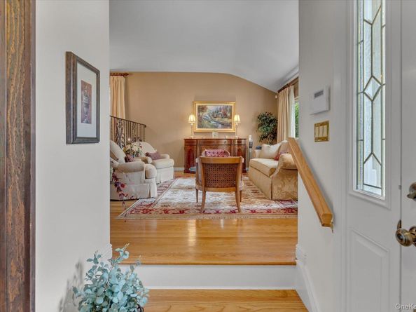 19 Cottage Court, Huntington Station NY 11746