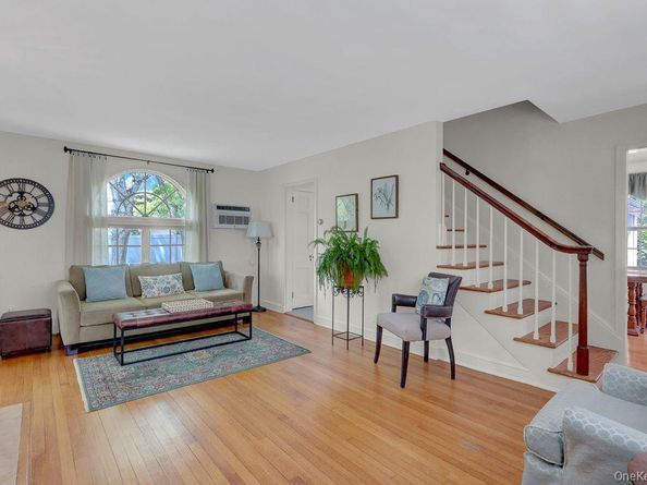 5 Newell Road, Merrick NY 11566