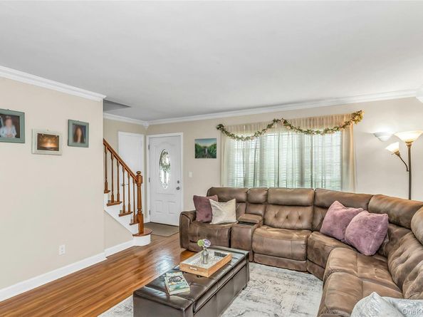 178 Guildford Court, West Hempstead NY 11552
