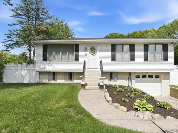 35 Randall Road, Shoreham NY 11786