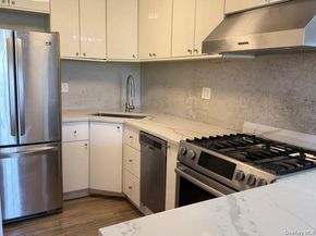 135-08 82nd Avenue 304, Briarwood NY 11435