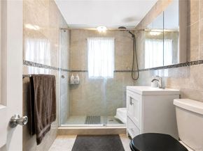 18853 120th Road, Saint Albans NY 11412