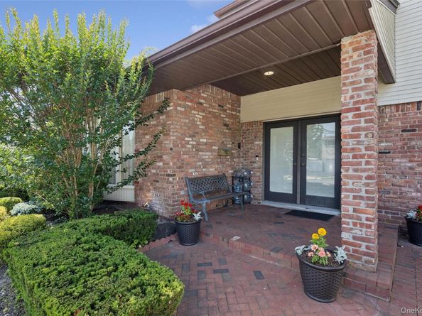 2105 Holland Way, Merrick NY 11566